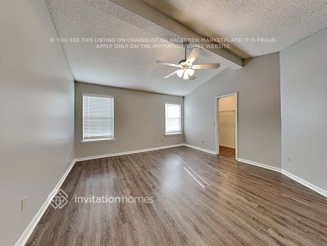 Photo - 1995 Hovington Cir W