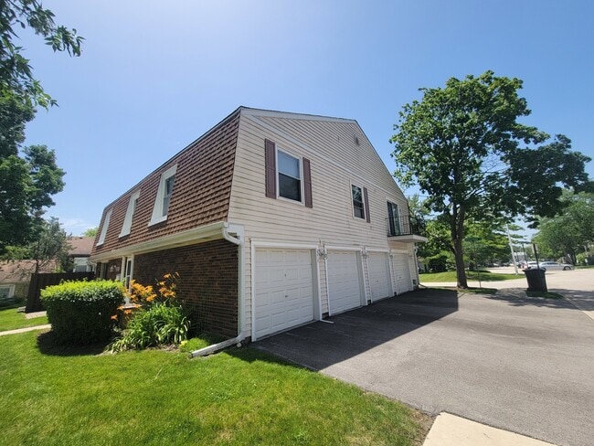 Building Photo - 2211 Dorchester Ct