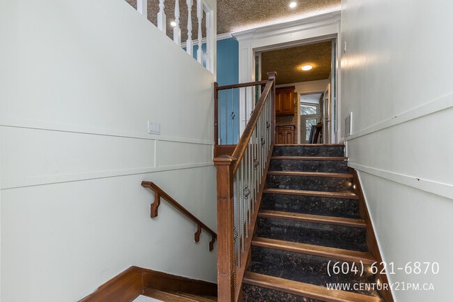Photo - 2088 Majestic Crescent