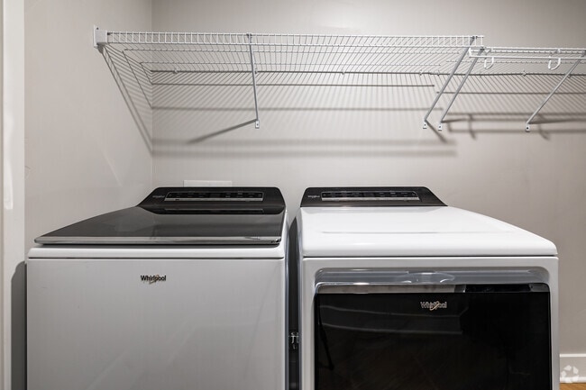 1BR, 1BA - 813SF - Laundry