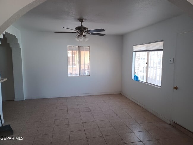 Photo - 809 Delhi Dr