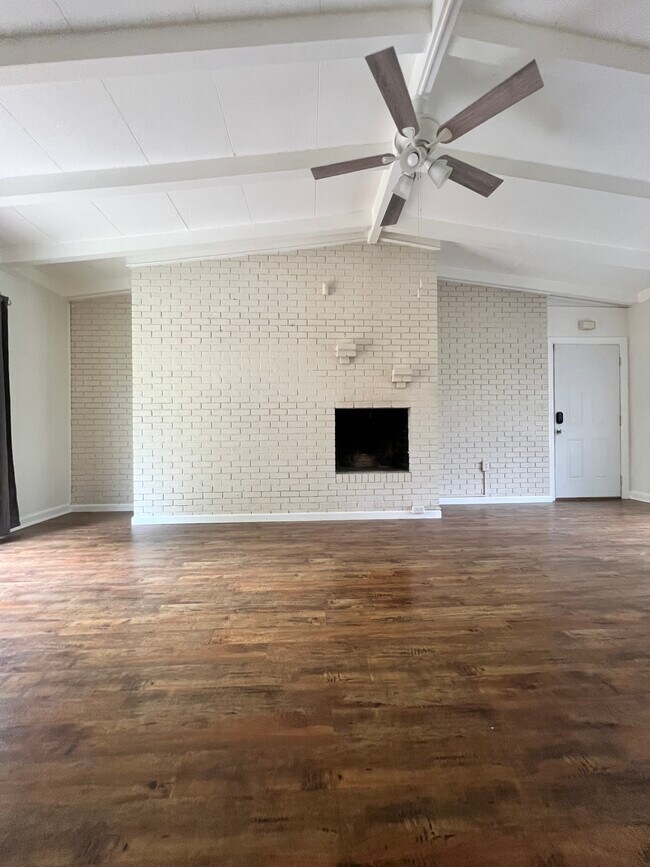 Photo - 852 Chevy Chase Dr