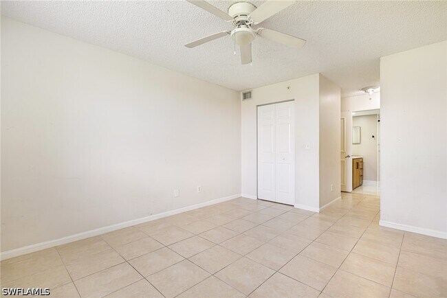Building Photo - 1265 Wildwood Lakes Blvd Unit 106