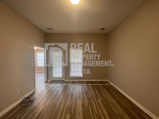 Photo - 109 Barley Pl