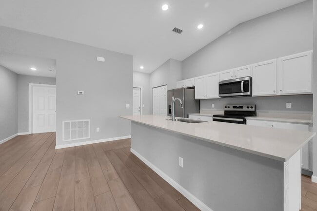 Building Photo - 1879 SW Lennox St Rental