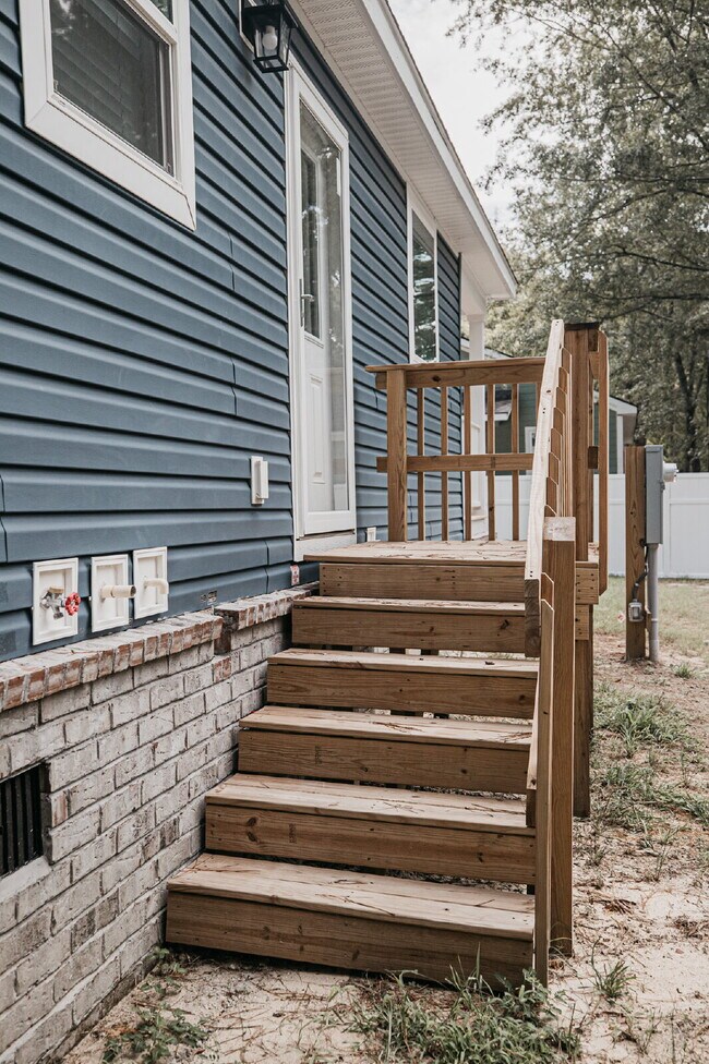 Photo - Inviting 3 bed, 2 bath Mount Pleasant rental Unit B