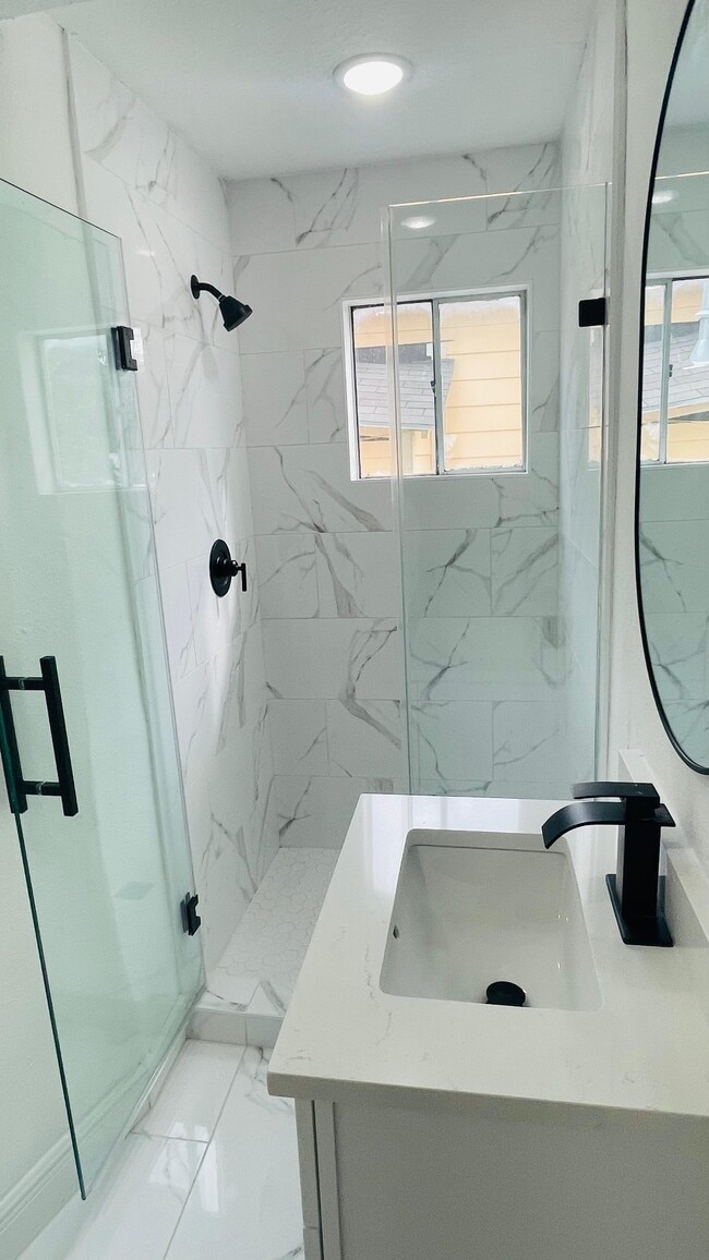 Photo - 413 N LIVE OAK St