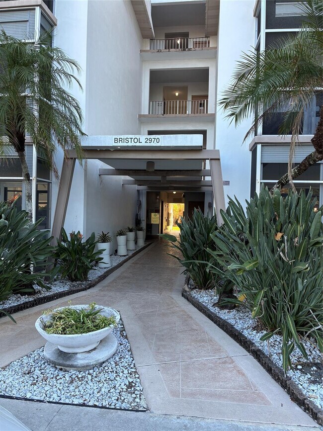 Building Photo - 2970 NE 16th Ave Unit b310