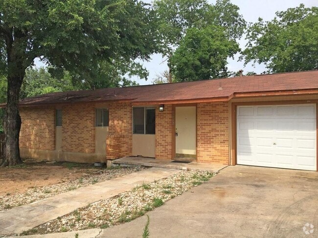 Building Photo - 900 E Austin Ave Rental
