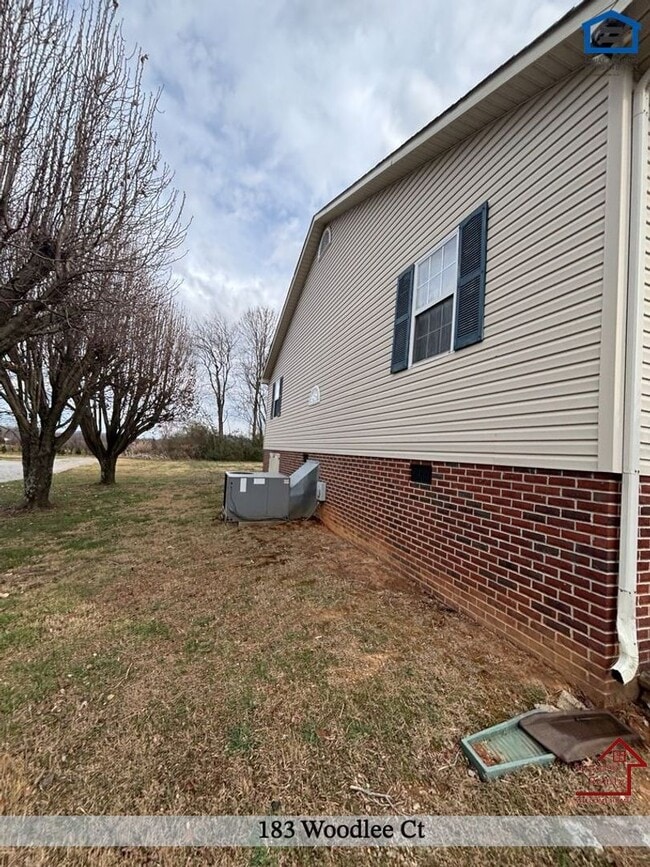 Photo - 183 Woodlee Ct
