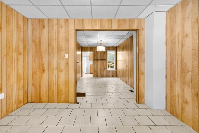 Photo - 622.5 N Silk St