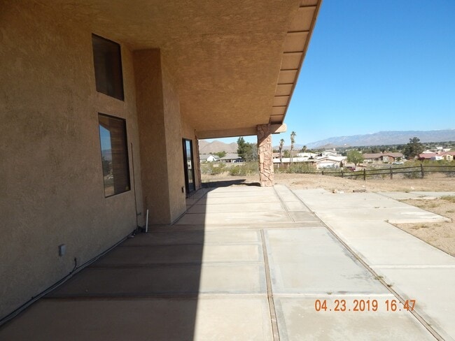 Building Photo - Beautiful home in Desert Knolls area