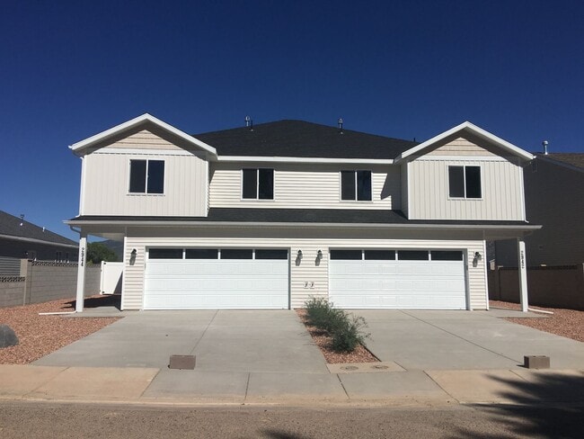 3 Bedroom Townhouse in Cedar - 3 Bedroom Townhouse in Cedar