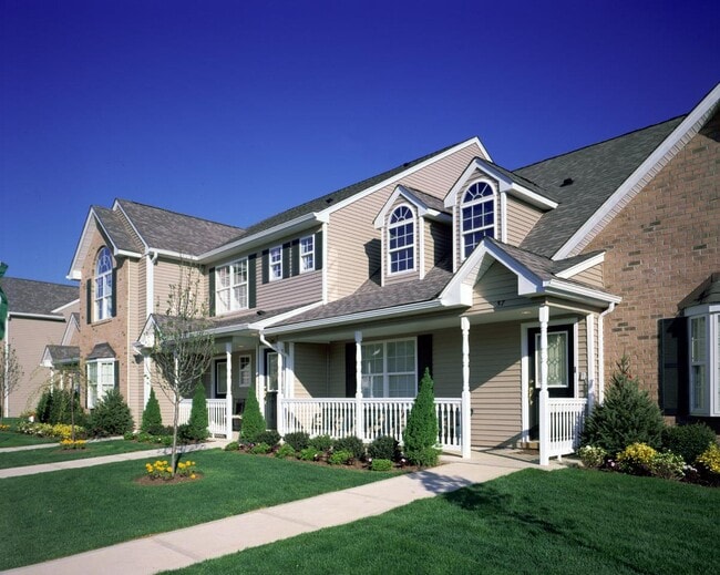 Building Photo - 198 Village Green Dr Unit 198 Rental