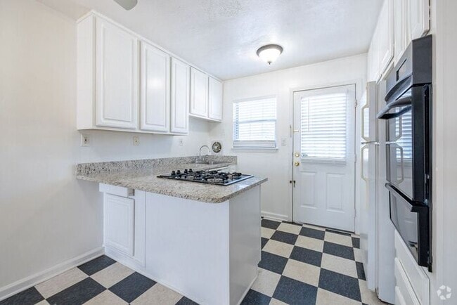 Building Photo - Peachtree Hills Court, 2-bedroom Atlanta a... Rental