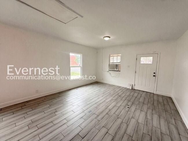 Photo - 1402 Avenue E