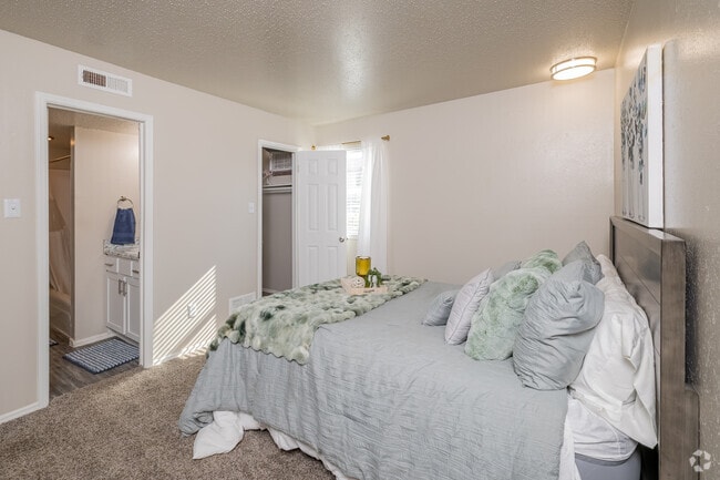 1BR, 1BA - 544SF - Bedroom