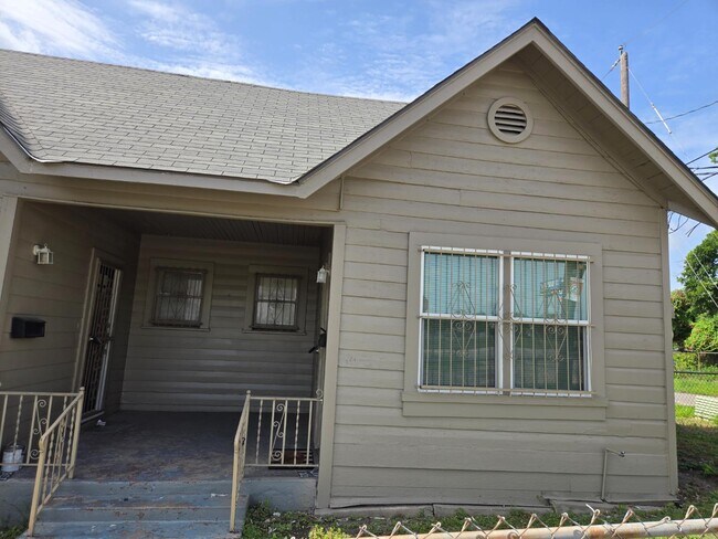 2236 N Interstate 35 - 2026-76