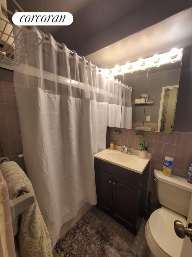 Photo - 209 E 56th St