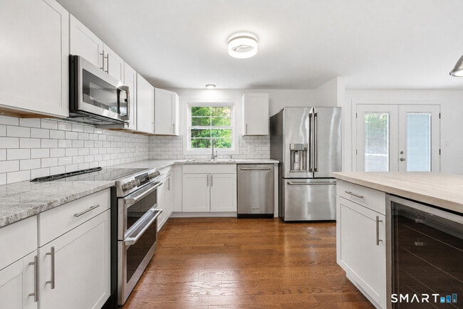 Photo - 751 W Avon Rd