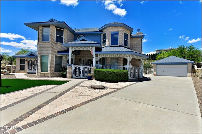 Photo - 529 Castlerock Ln