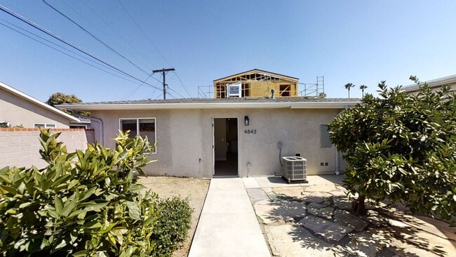 Building Photo - 3BD/1BA on 63rd!