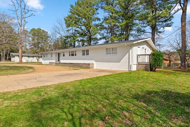 Building Photo - 8009 Whitesburg Dr Rental
