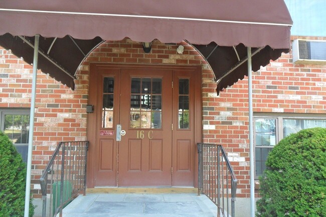 Building Photo - 16A Mayberry Dr Unit 2