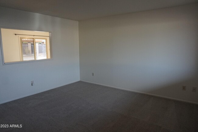 Photo - 296 Kings Way