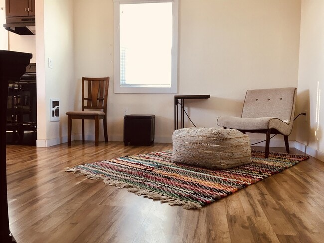 Photo - 4550 Lakeshore Blvd