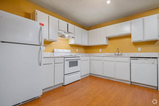 2BR, 1BA - 610SF Kitchen