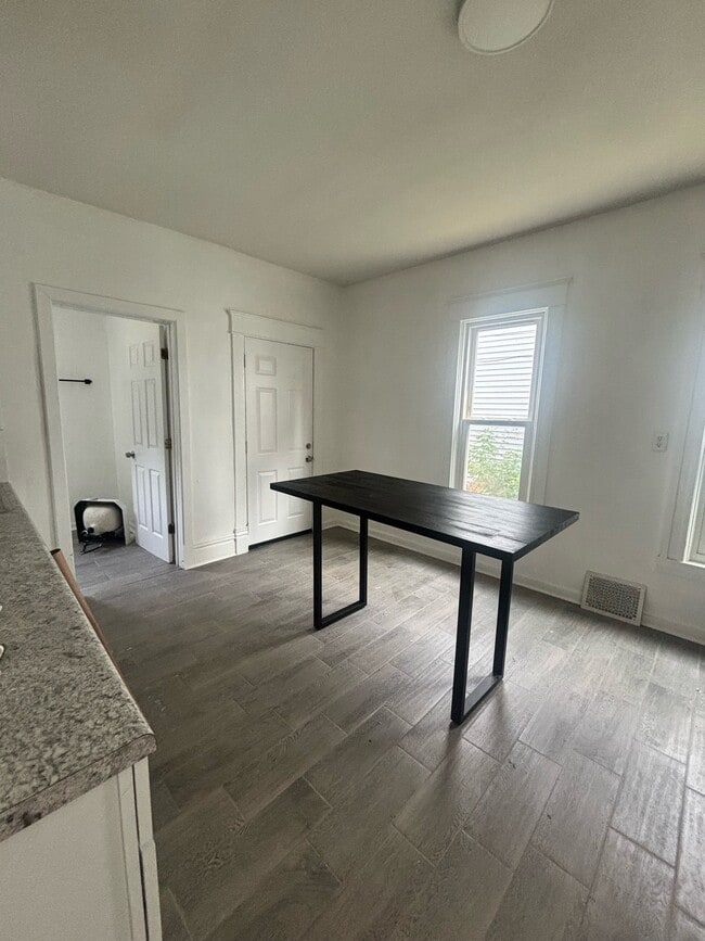 Photo - 736 N 2nd St