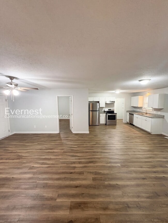 Photo - 711 W Creek Cir