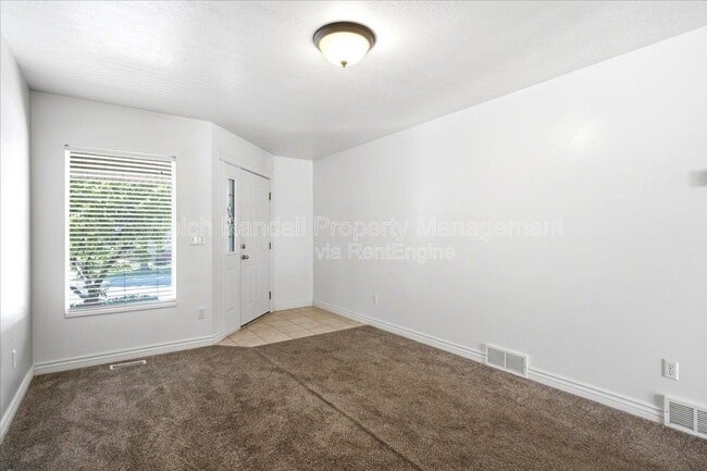 Photo - 672 E Clearwater Dr N