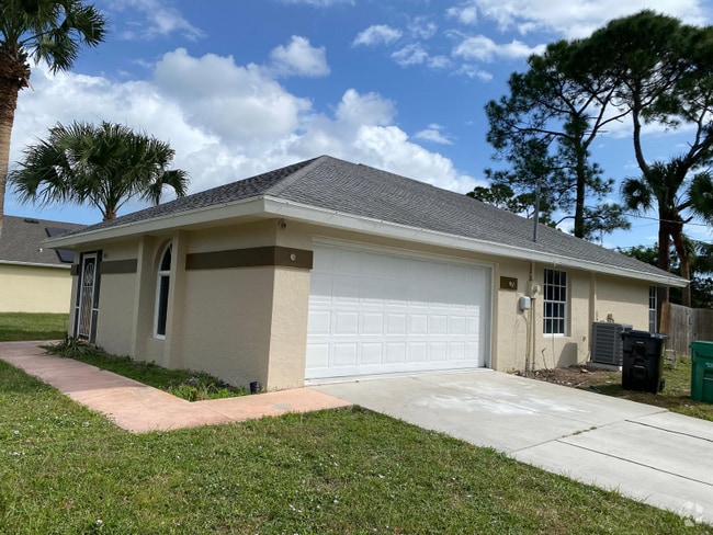 Building Photo - 1601 SW Import Dr Rental