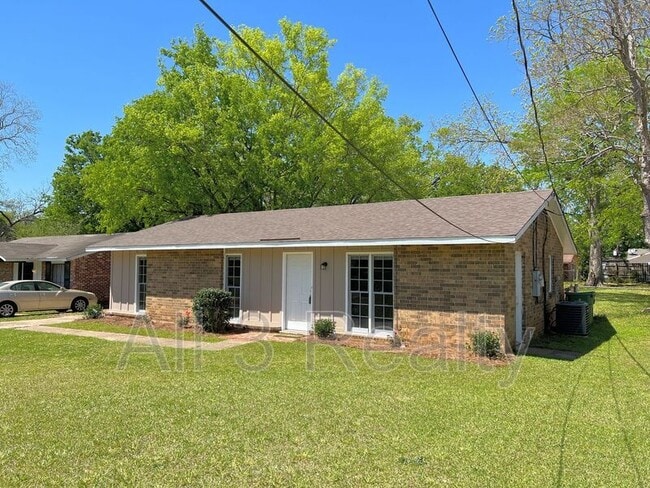 Photo - 641 Groveland Dr