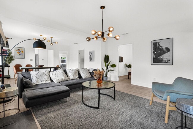 Photo - 37 NW 47th St