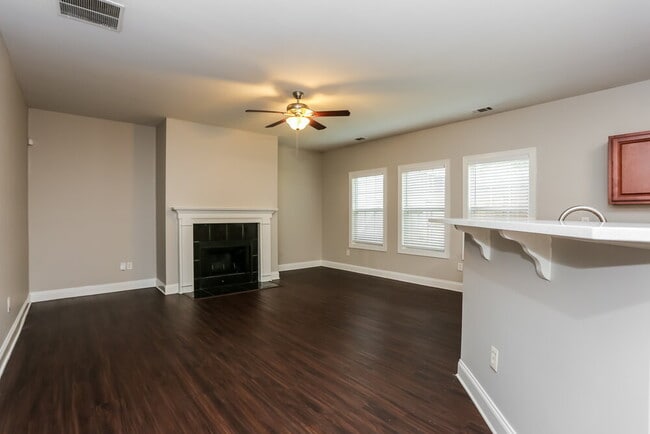 Photo - 5941 Apple Grove Rd NE