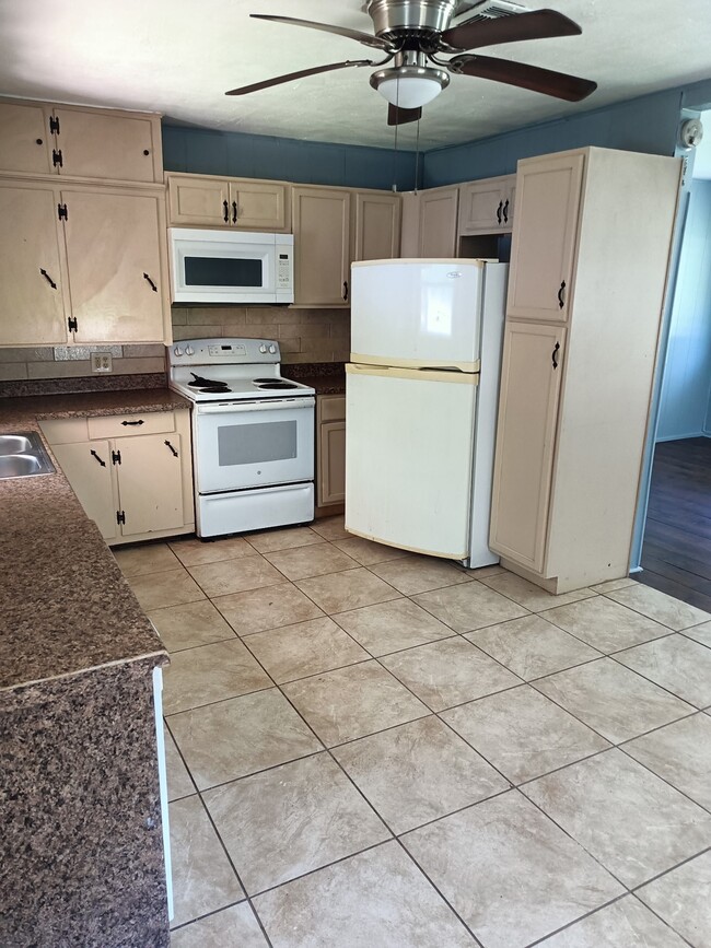 Photo - 385 Jones Rd