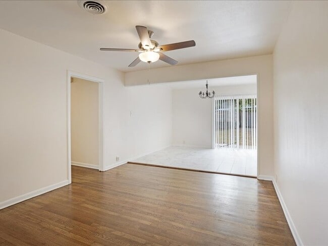 Photo - 1924 E Jones Cir