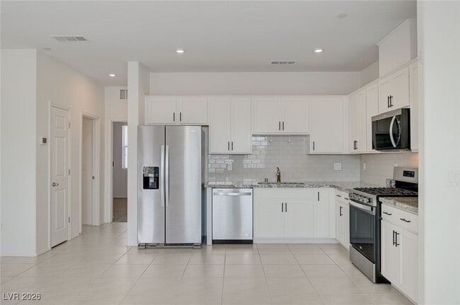 Photo - 662 Bellus Pl