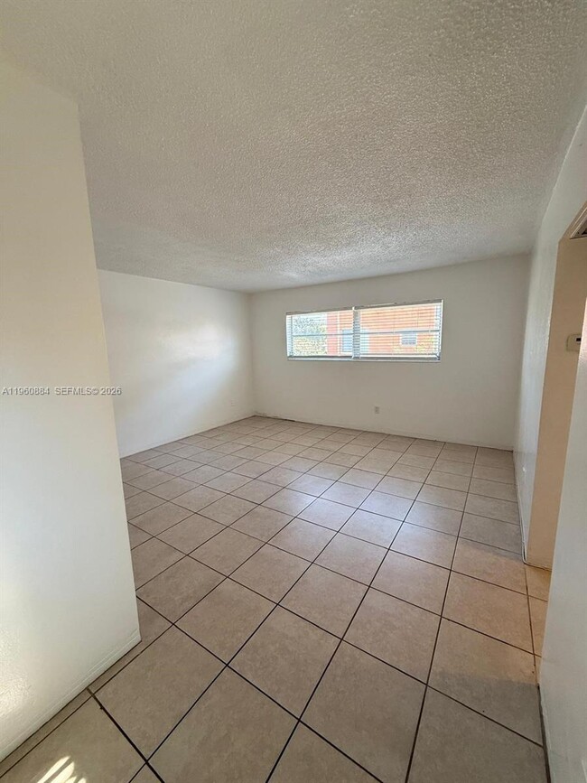 Photo - 16851 NE 18th Ave Unidad 212