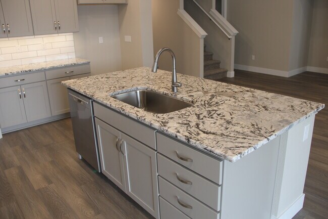 Photo - 16555 Senden Ave