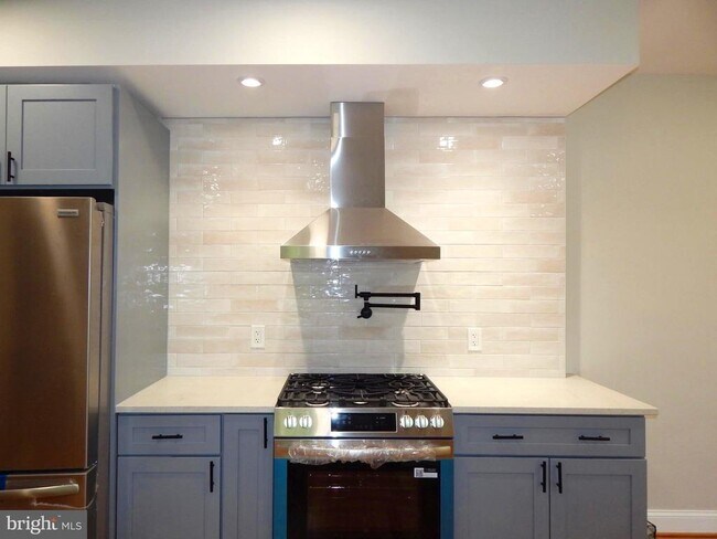 Photo - 301 Cornwall St