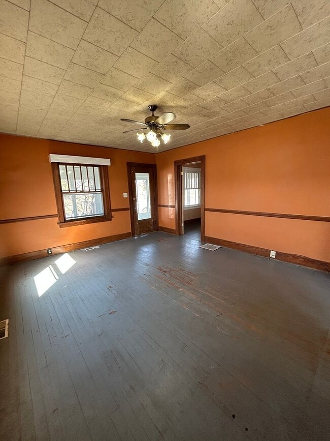 Photo - 3 Bedroom House Available Now!