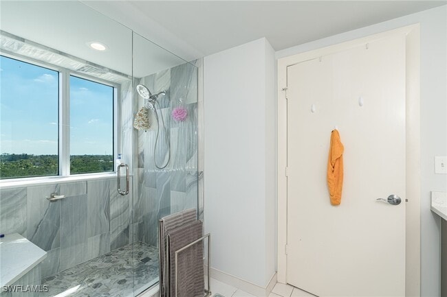 Photo - 3000 Oasis Grand Blvd Unidad 801