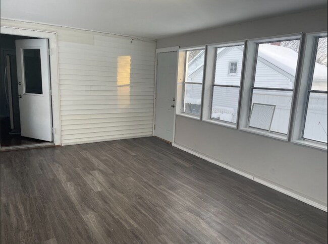 Photo - 282 N Franklin St