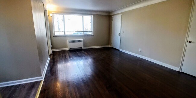 Photo - 7147 Eastlawn Dr Unit Apt 4