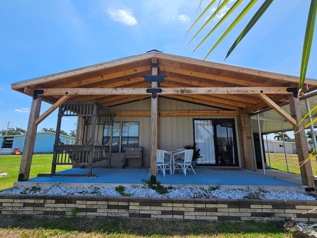 Building Photo - 3908 Lemonwood Dr N