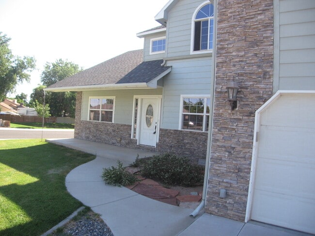 Photo - 627 Kings Glen Loop